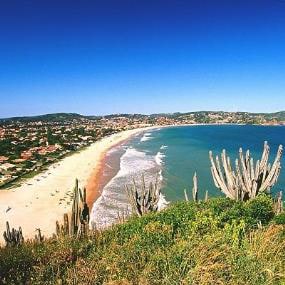 Vista de playa en Búzios extraída del PDF
